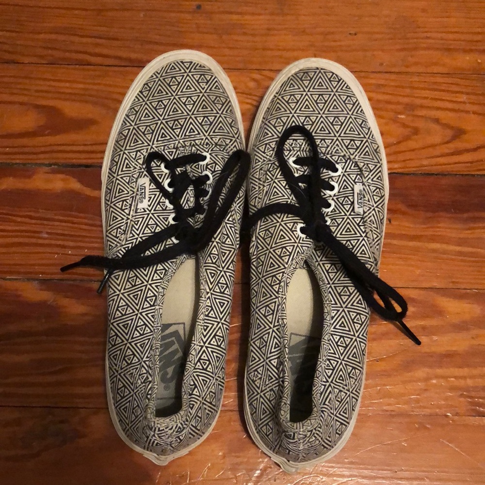 Black and white patterned vans, size 9 in women’s